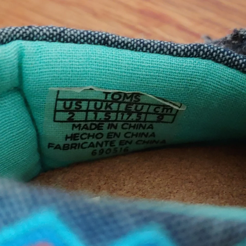 Toms Crib Shoes Baby Infant Size 2 Denim Fabric Soft Soles Hook And Loop Closure